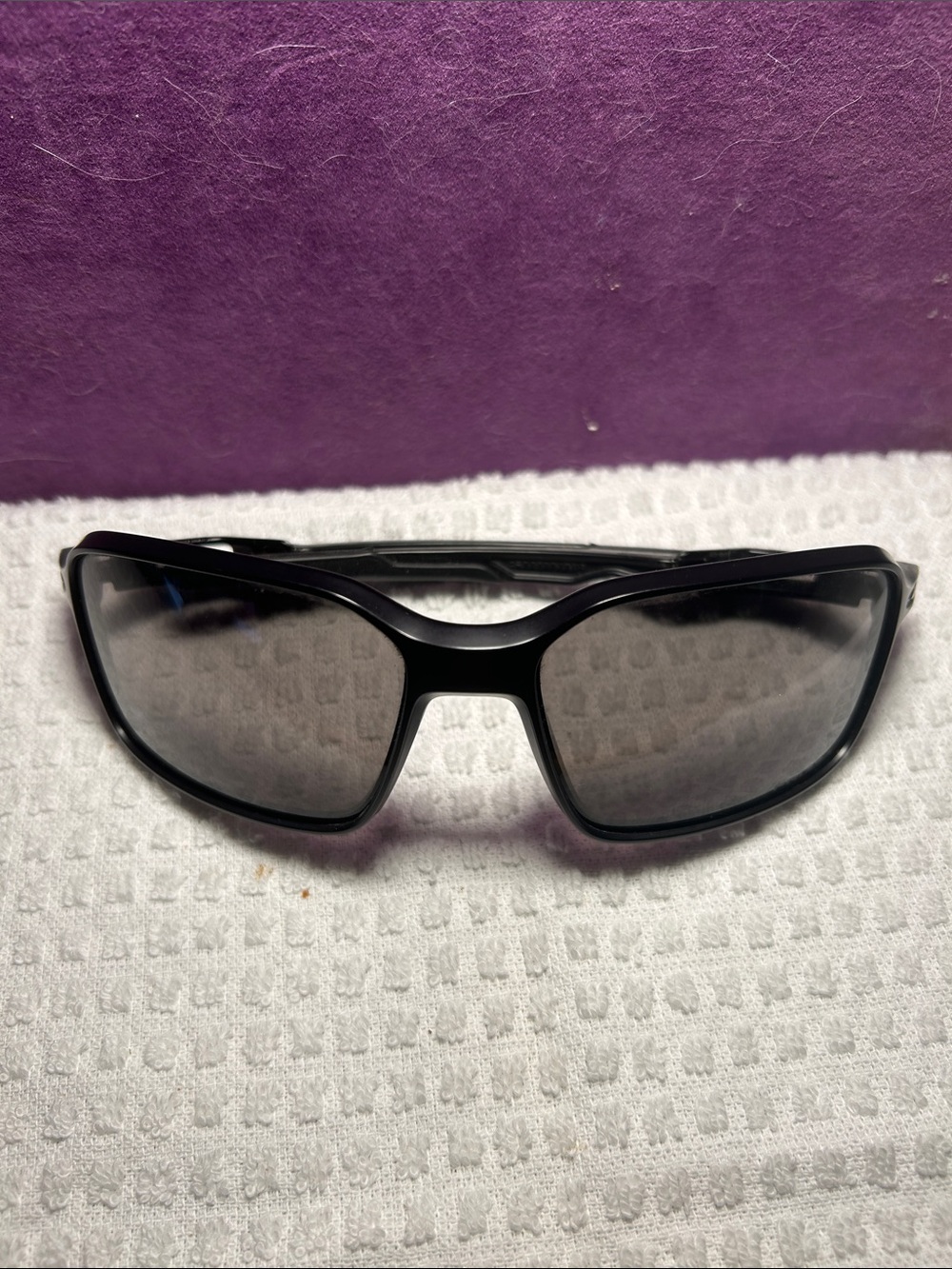 Light Gray & Black Rimmed  Sunglasses 🕶️